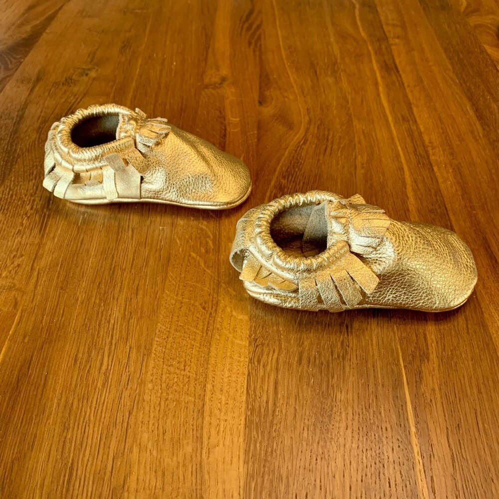 FRESHLY PICKED Gold Baby Moccasins 8 Fringe Leather Soft Sole Infant Moccs Shoes - Picture 2 of 8